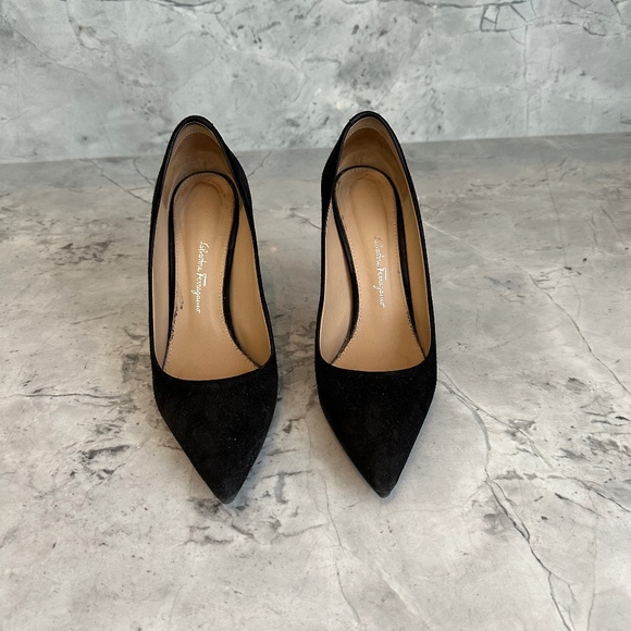 Salvatore Ferragamo Black Suede Pointed toe heel (size 5.5) - Picture 2 of 3